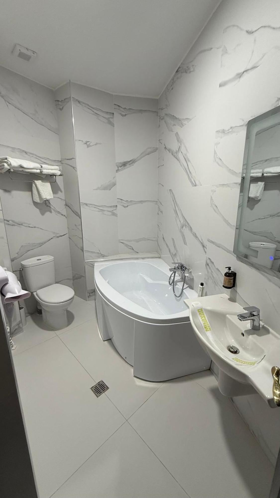 Hotel Central Slobozia  Ngoại thất bức ảnh